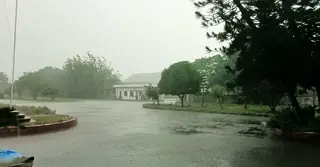 তীব্র গরম ও লোডশেডিংয়ের মধ্যে দিনাজপুরে স্বস্তির বৃষ্টি